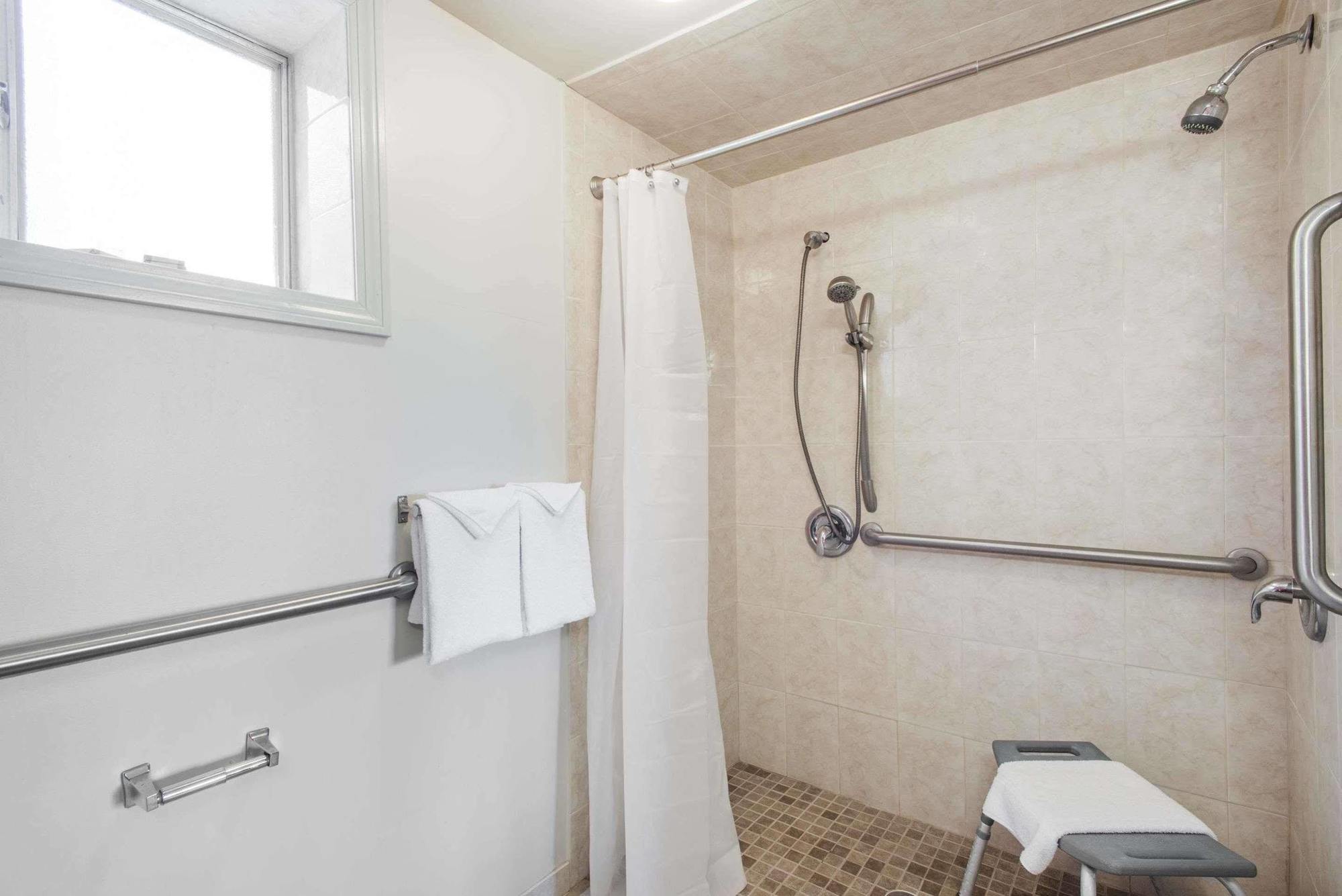 Budget Inn/ Natick Buitenkant foto